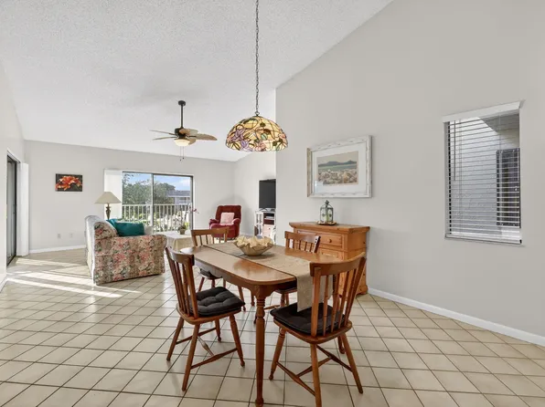 3207 S Lakeview Circle #6-203, Hutchinson Island, FL 34949