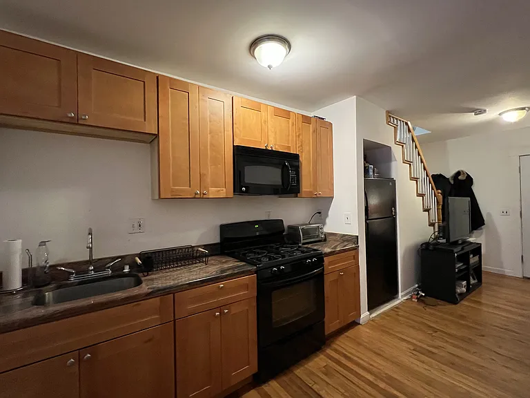 24 Isabella St #B — Photo 4