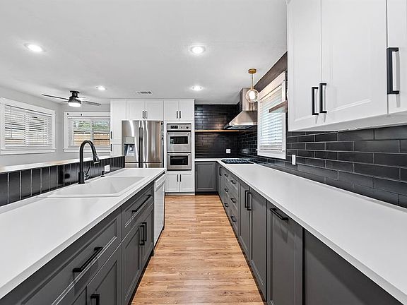 4th image of 15703 Meadow Village Dr