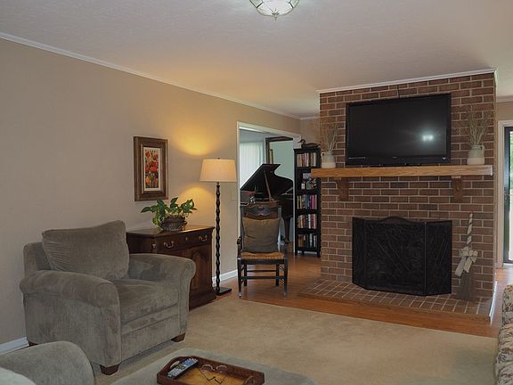 5th image of 1203 Maple Dr