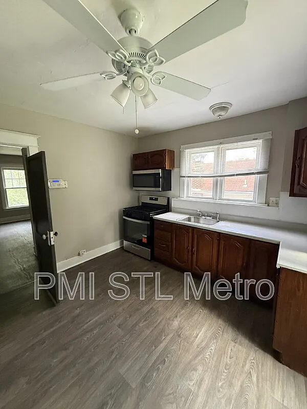 4 bed, 1.0 bath, 1134 sqft, $1,500 — Photo 2