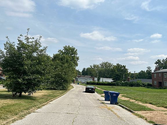 5th image of 6124 Garesche Ave