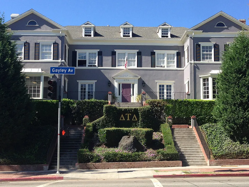 649 Gayley Ave