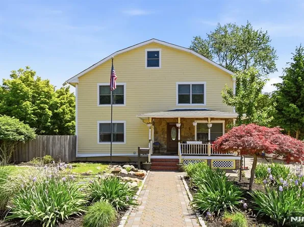 188 Doretta St, River Vale, NJ 07675