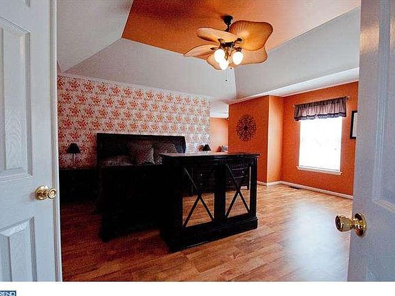 4th image of 543 Red Coat Ln