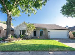 16039 Surrey Woods Dr, Friendswood, TX 77546