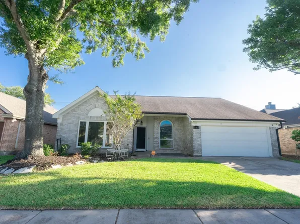 16039 Surrey Woods Dr, Friendswood, TX 77546