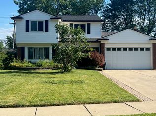 8737 Crestview Dr, Sterling Heights, MI 48312