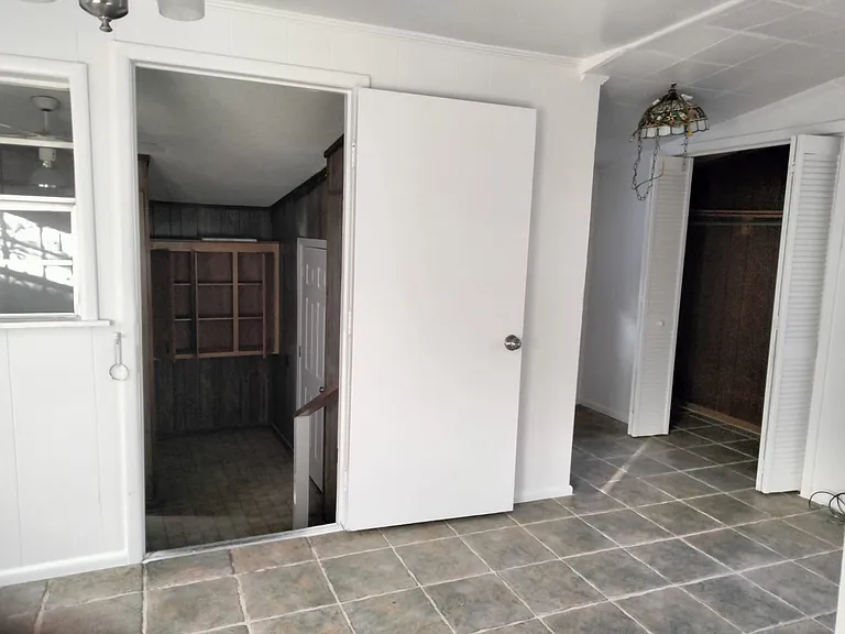 121 E Jordan St — Photo 4
