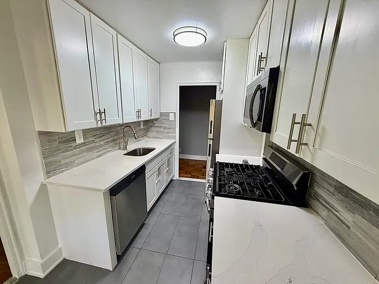 71st Cres — Photo 1