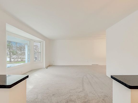 4th image of 5306 Dorsett Dr