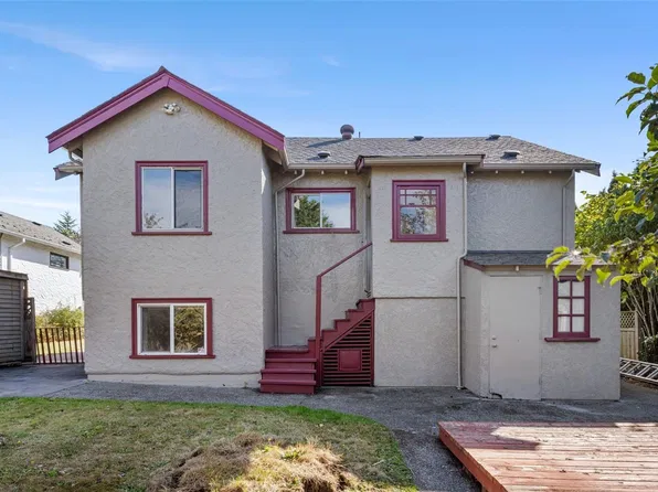 978 Lovat Ave, Saanich, BC V8X 1V3