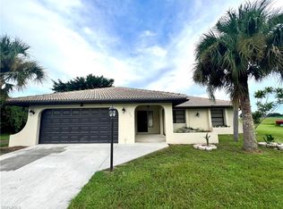 834 Gardenside Ct, Lehigh Acres, FL 33936
