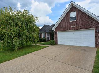 7116 Black Walnut Cir, Louisville, KY 40229