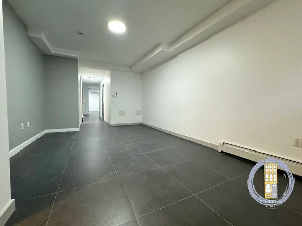 481 Chauncey Street image 23 of 28