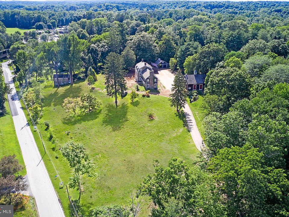 1st image of 422 S Waterloo Rd