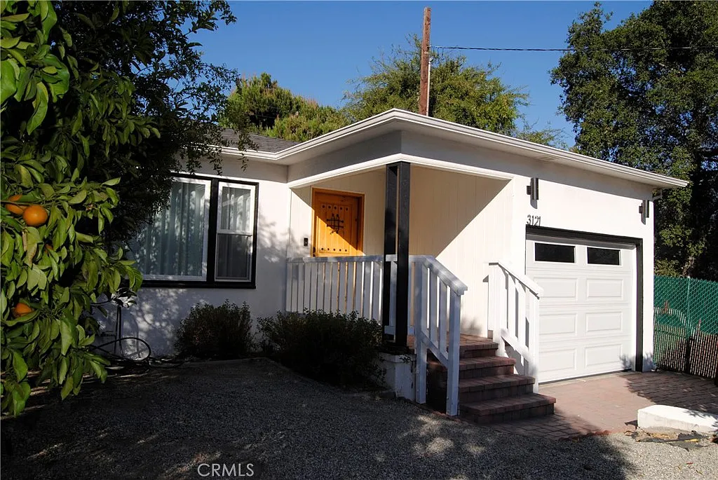 2 bed, 1026 sqft, $3,900 — Photo 2