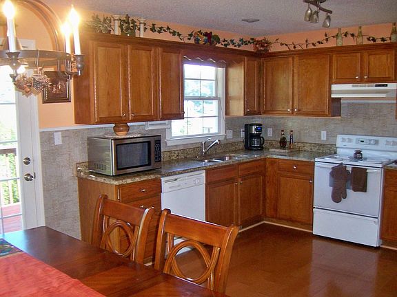 3rd image of 172 Valley Crest Dr