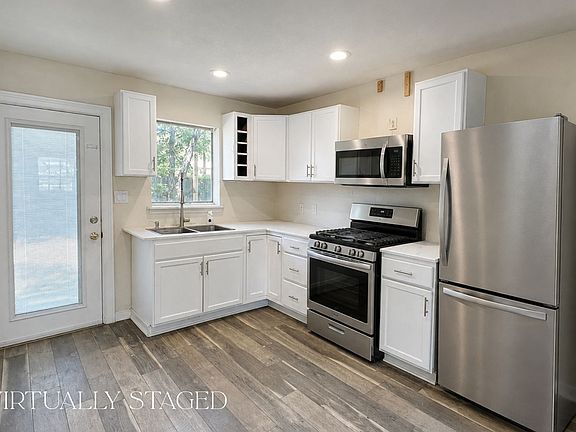 2nd image of 1417 Hillcrest St