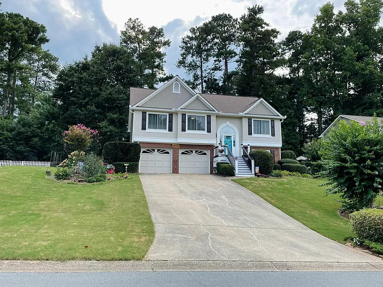 4715 Shallow Ridge Rd NE — Photo 1