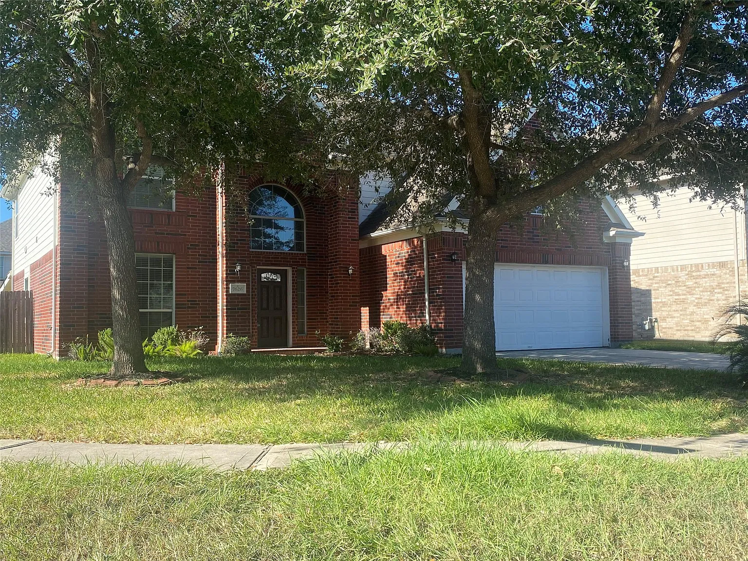 4 bed, 2.5 bath, 2427 sqft, $2,400 — Photo 3