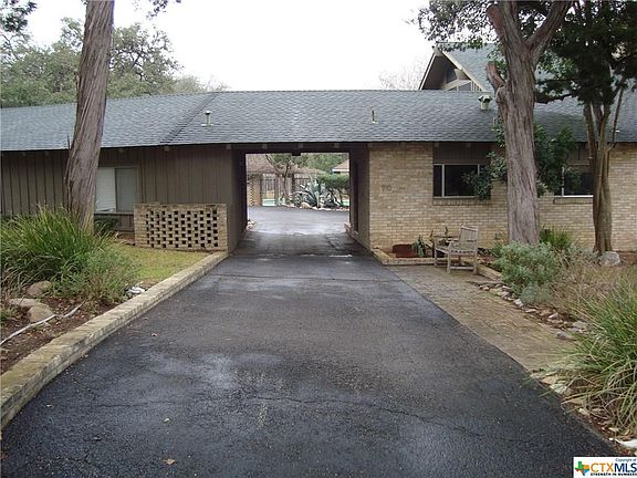 3rd image of 910 Rosemary Dr