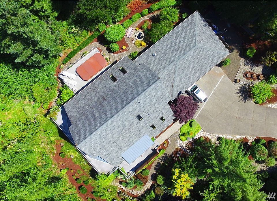 2nd image of 20 NE Air Castle Ln
