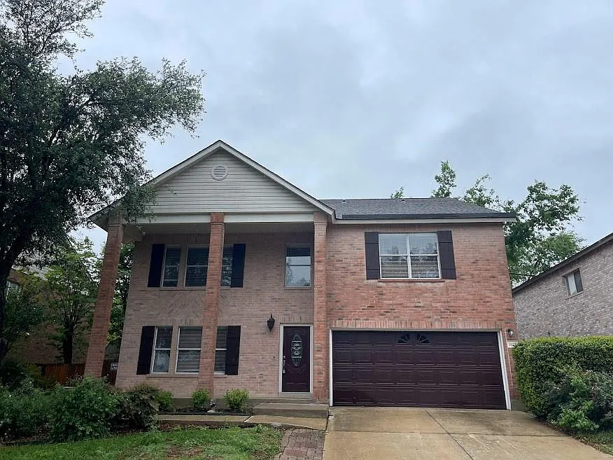 4 bed, 2.5 bath, 3290 sqft, $2,500 — Photo 2