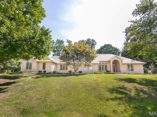 1616 10th Fairway Dr, Belleville, IL 62220