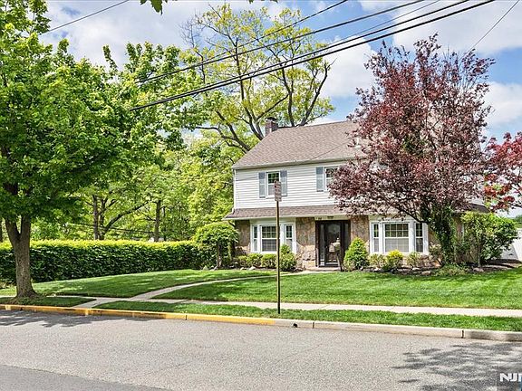 3rd image of 84 Raymond Ave