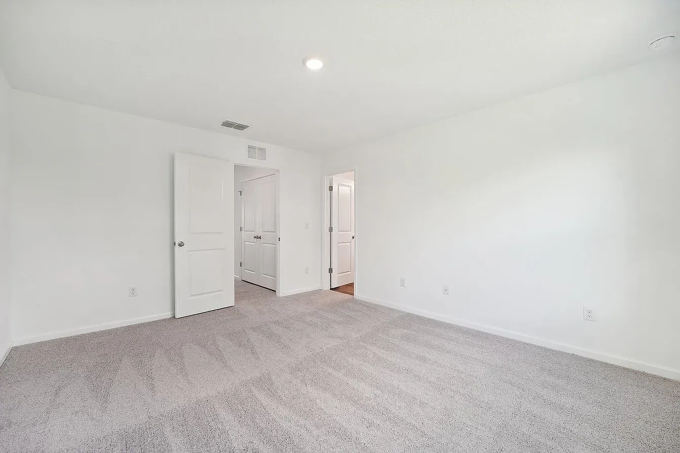 3 bed, 2.5 bath, 1386 sqft, $900 — Photo 1