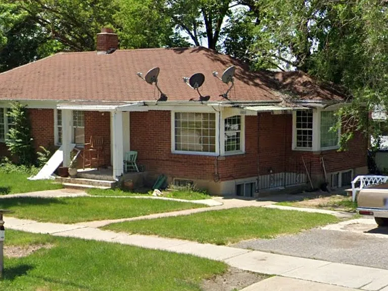 2371 Tyler Ave #BASEMENT — Photo 1