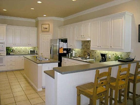 5th image of 923 Shady Creek Dr