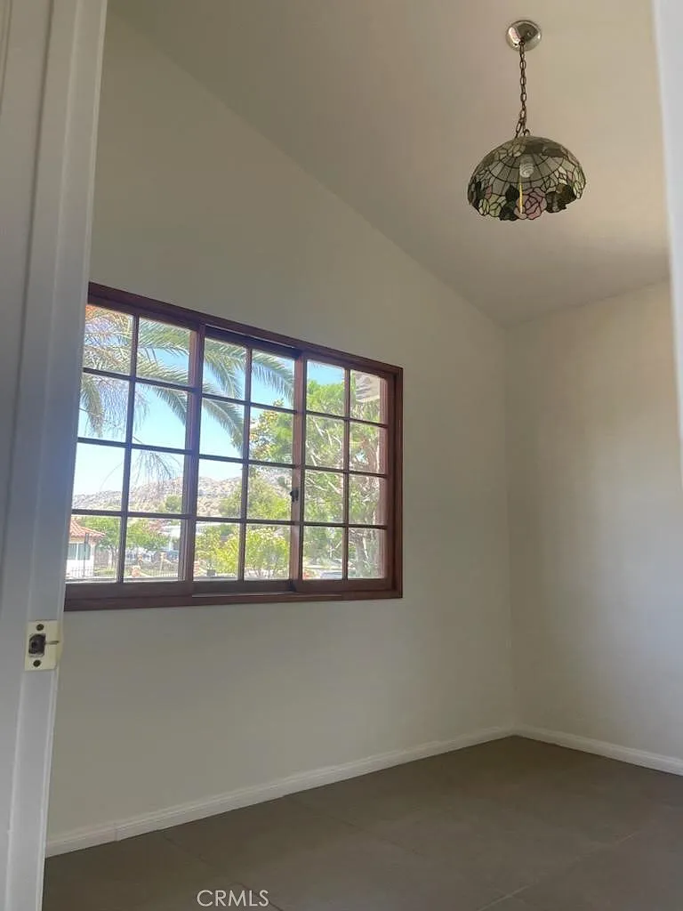 4 bed, 2400 sqft, $4,950 — Photo 4