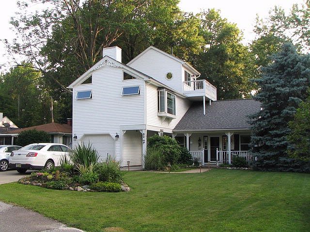1st image of 82 Rosewood Dr