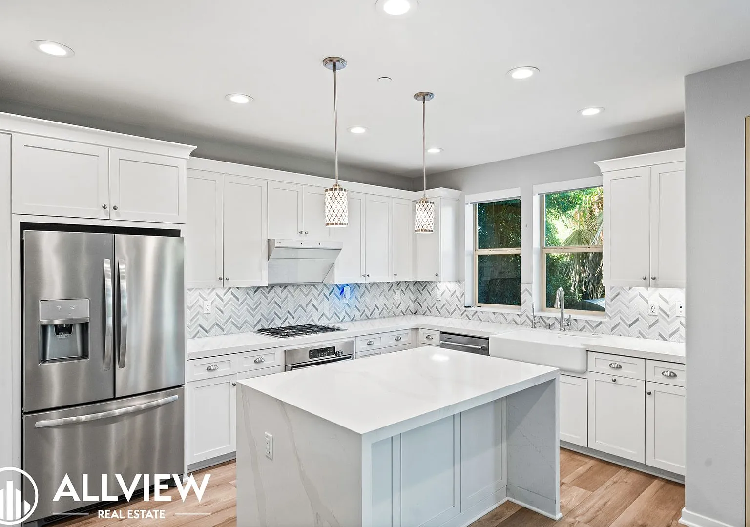 Stunning 4 bed, 3 bath home located in the highly desired Bakers Ranch community! — Photo 2
