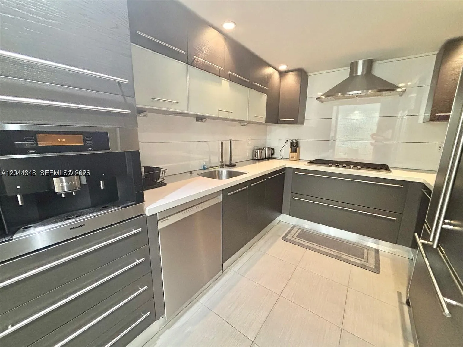 Parker Plaza Condo Estate — Photo 3