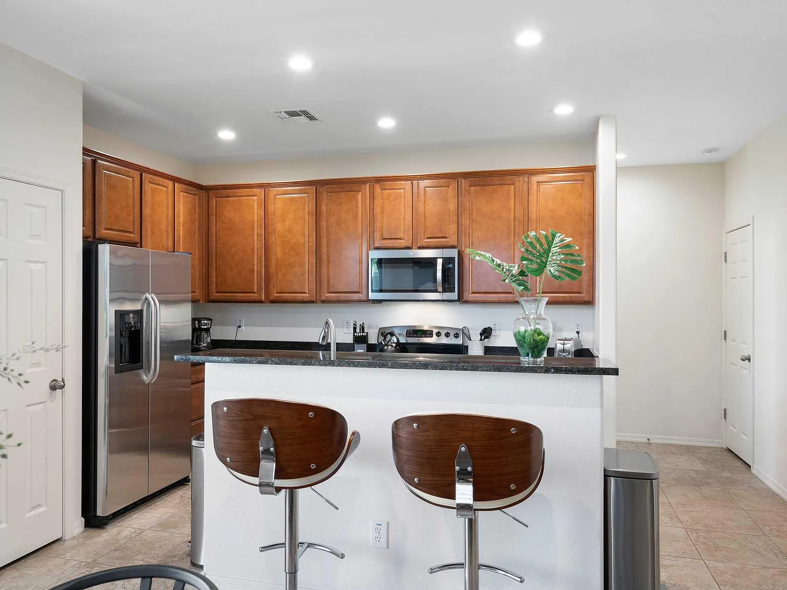 4 bed, 1760 sqft, $3,900 — Photo 3