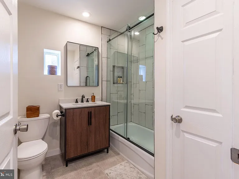 209 N 3rd St #3B — Photo 15