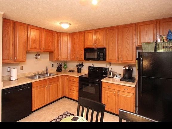 3rd image of 6906 Candlish Dr
