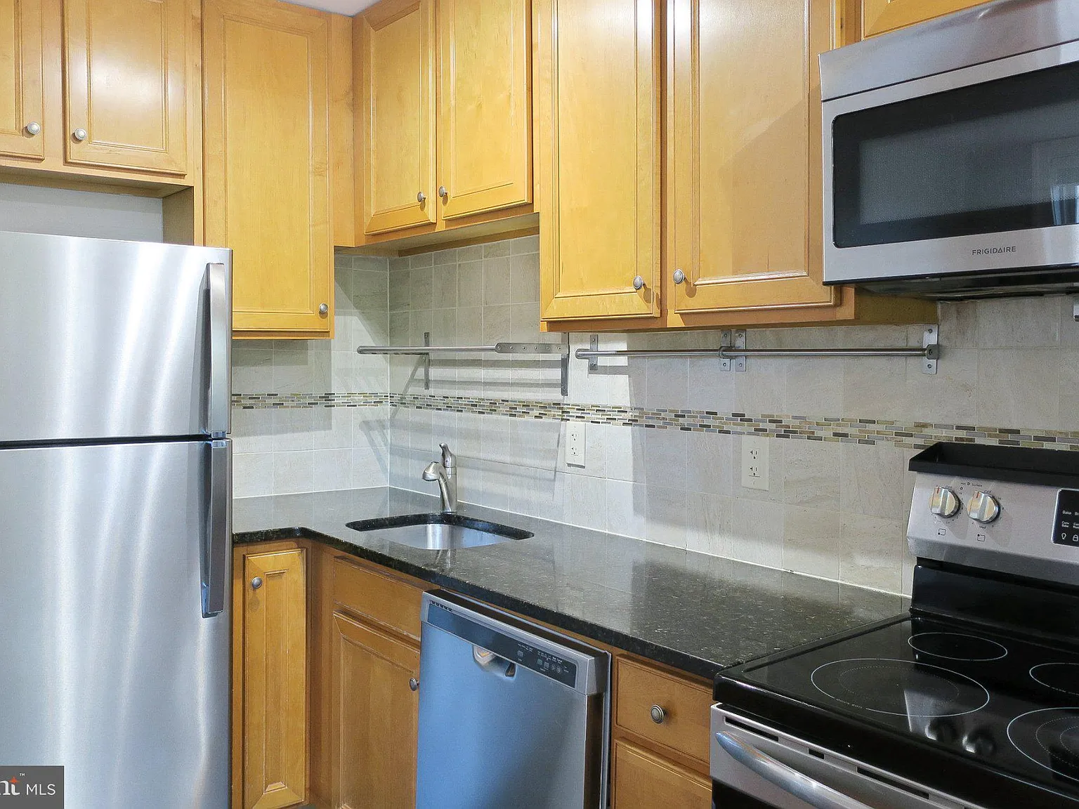 2 bed, 1.0 bath, 752 sqft, $2,195 — Photo 3