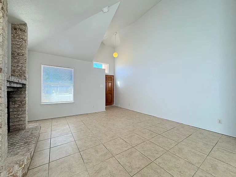 11044 Middledale St — Photo 4