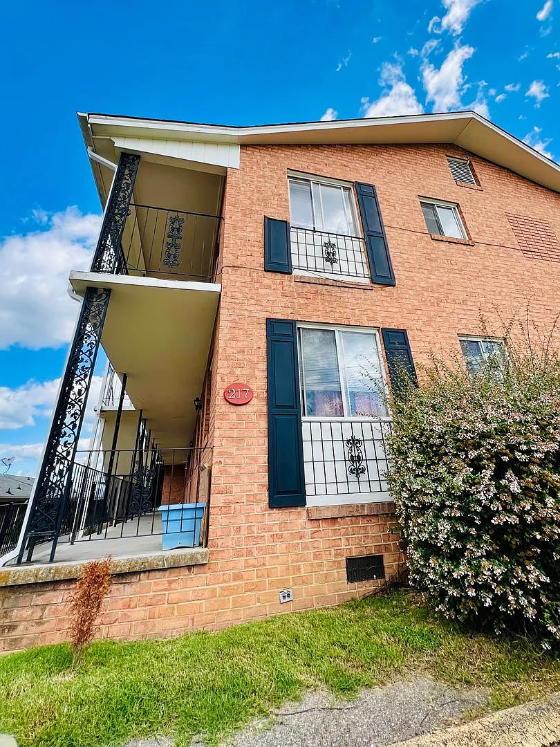 Affordable 2 Bed/1 Bath Apartment — Photo 3