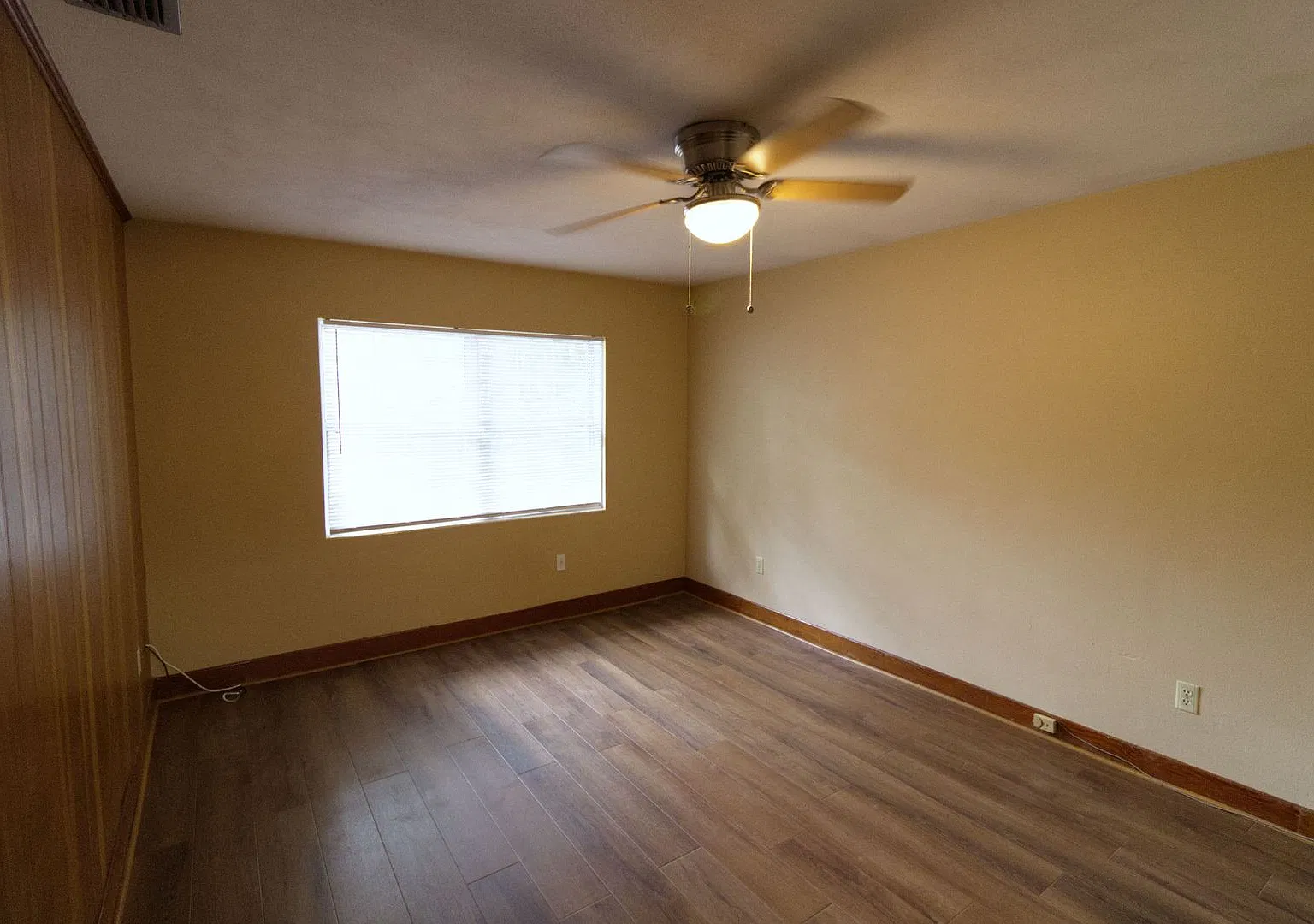 Charming 4 Bedroom, 2 Bathroom House — Photo 4
