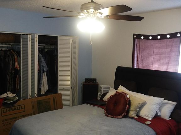 BEDROOM WITH REMOTE CONTROL CEILING FAN