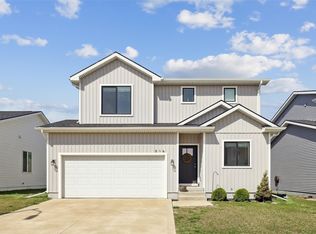 516 1st St NW, Bondurant, IA 50035