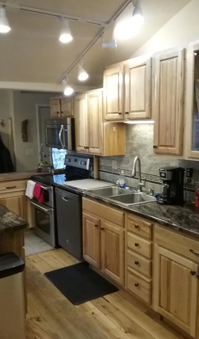 3 bed, 2198 sqft, $2,995 — Photo 3
