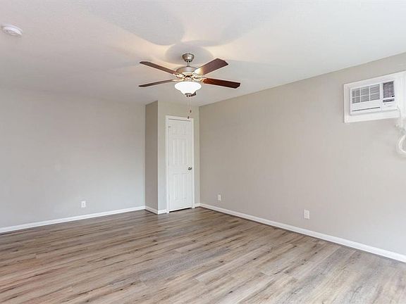 4th image of 808 1/2 W Main St APT 1