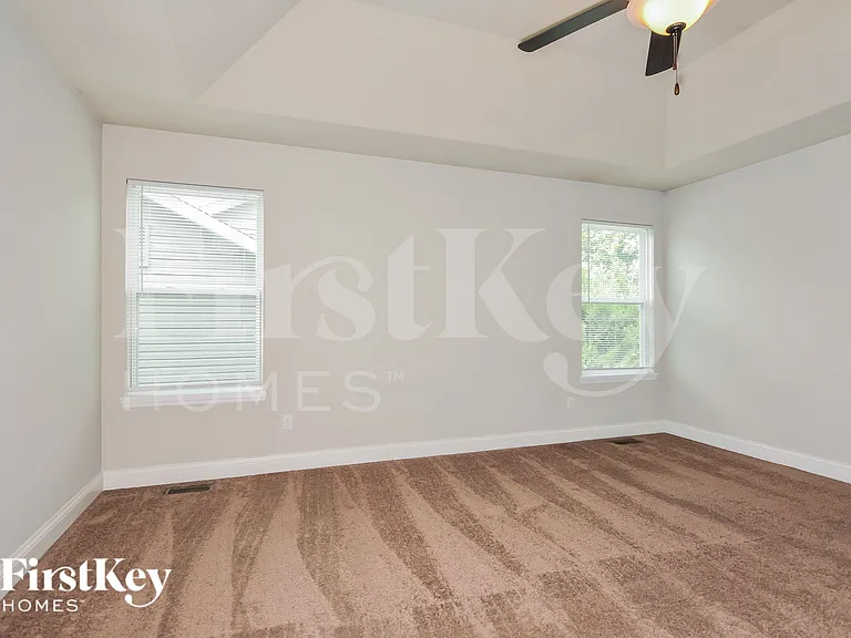 1811 Barclay Trail Dr — Photo 8