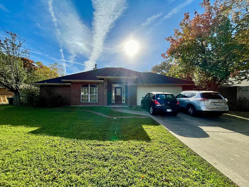 1110 Dominik Dr